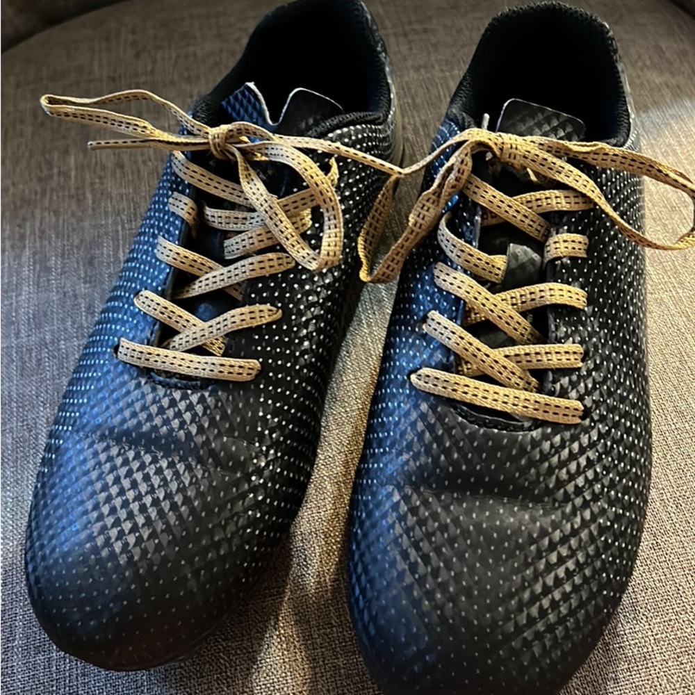 Unisex Soccer cleats kids size 3